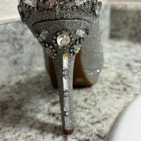Gianni Bini Silver Embellished Heels - Picture 12 of 16